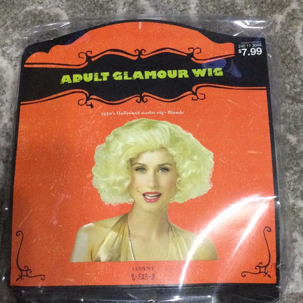 1950’s Hollywood starlet blonde wig